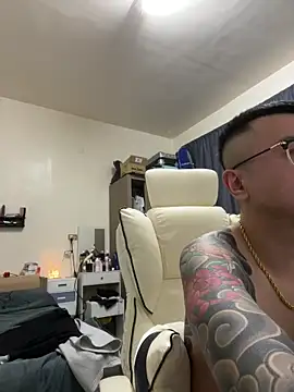 barry02082147 online show from 12-19-25, 01:18