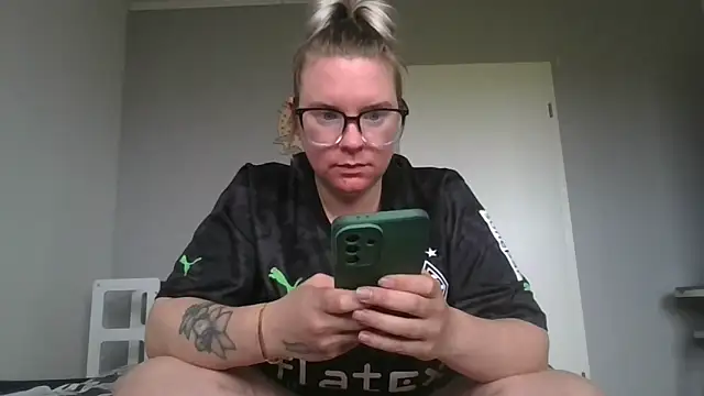 MinchenBienchen98 online show from 02-10-26, 10:52