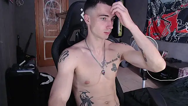 Snapshot of Jack_loveeee chatting on 08-08-26, 08:27 Jack loveeee online show from 08-08-26, 08:27