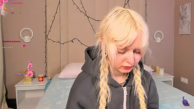 AdeleSilvy online show from 04-11-26, 07:45