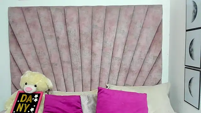 danibellucii  online show from 04-21-26, 08:09