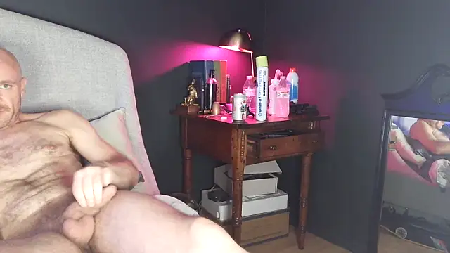 Snapshot of FrankieFuckMe chatting on 05-02-26, 12:10 FrankieFuckMe online show from 05-02-26, 12:10