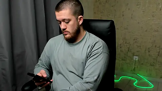 Snapshot of Well_boy chatting on 01-15-26, 06:07 Well boy online show from 01-15-26, 06:07