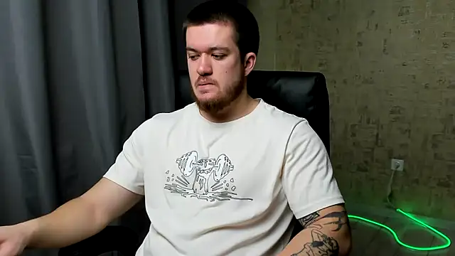 Snapshot of Well_boy chatting on 02-05-26, 08:41 Well boy online show from 02-05-26, 08:41