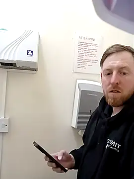 Snapshot of Hertsguy1984 chatting on 03-18-26, 01:47 Hertsguy1984 online show from 03-18-26, 01:47