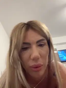 Missolevelvet online show from 04-15-26, 07:32