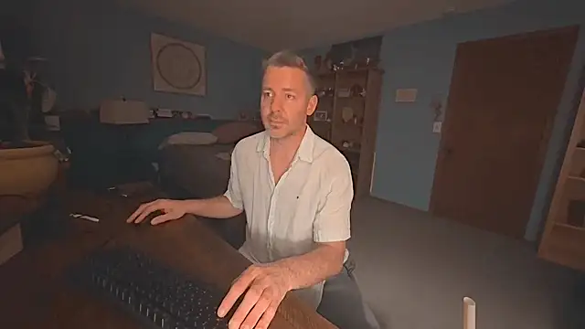 chrisw8140 online show from 06-06-26, 04:17