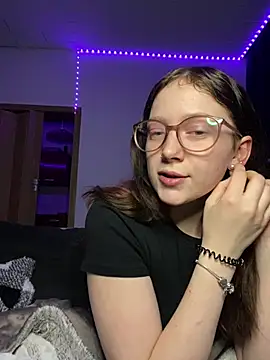 YoungLisaa18 online show from 02-02-26, 07:45