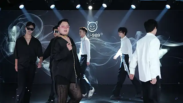 Snapshot of MS-180 chatting on 01-14-26, 08:09 MS-180 online show from 01-14-26, 08:09