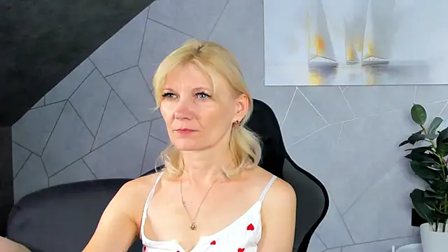 Julie Lucas online show from 07-30-26, 12:42