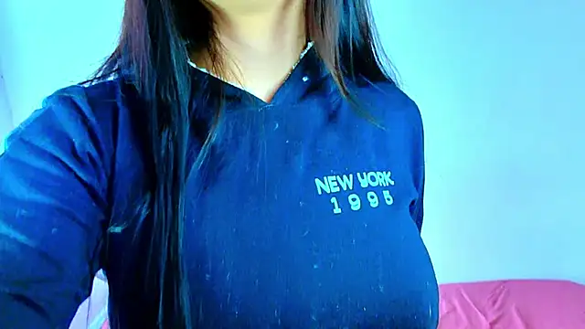 Snapshot of Anniecute__ chatting on 06-05-26, 04:56 Anniecute online show from 06-05-26, 04:56
