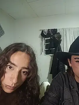 AlexxaAndRileyy online show from 06-03-26, 12:02