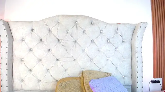 Violet Collins1 online show from 06-04-26, 09:37
