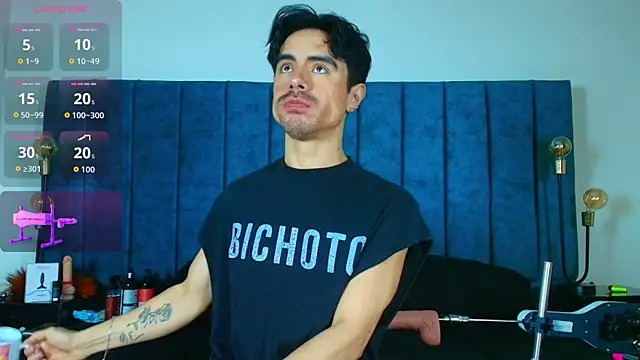 Ethan Briggs  online show from 04-01-26, 03:40