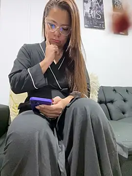 Pretty  Milf online show from 05-29-26, 10:24