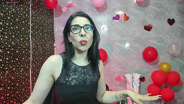 Snapshot of adellelennoxx chatting on 02-17-26, 08:44 adellelennoxx online show from 02-17-26, 08:44