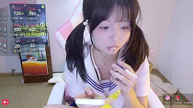 Qiqiiii-05 online show from 06-12-26, 11:53
