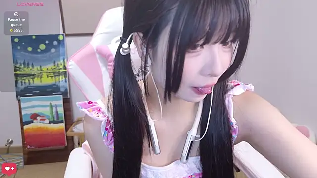 Qiqiiii-05 online show from 08-06-26, 01:46