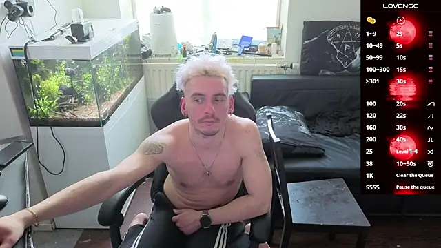 Rayzel White online show from 04-08-26, 11:43