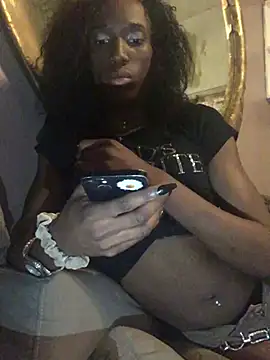 Snapshot of dianagonewild chatting on 07-28-26, 01:45 dianagonewild online show from 07-28-26, 01:45