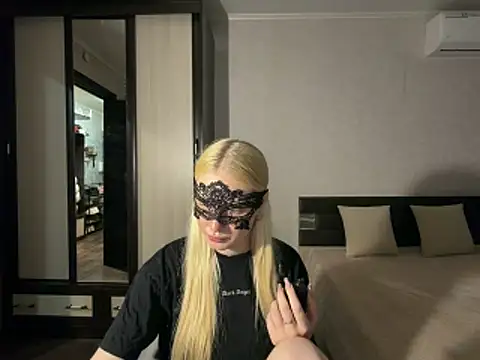 Polly Skil online show from 02-18-26, 04:47