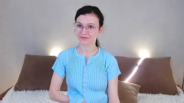 ThoraMarola online show from 05-03-26, 04:29