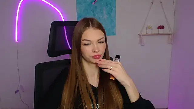 Lina Loveuu online show from 04-21-26, 11:27