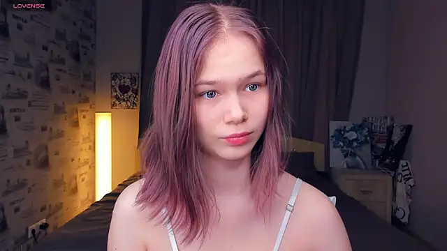 Snapshot of OwlLynn chatting on 01-17-26, 08:41 OwlLynn online show from 01-17-26, 08:41