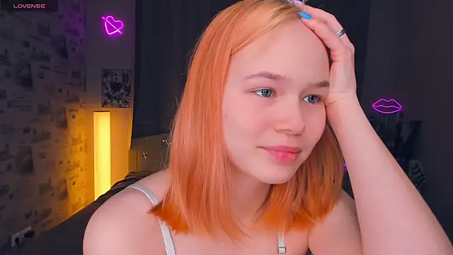 Snapshot of OwlLynn chatting on 02-14-26, 08:22 OwlLynn online show from 02-14-26, 08:22