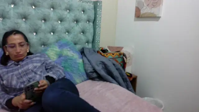 LiloEvelyne online show from 01-14-26, 03:56