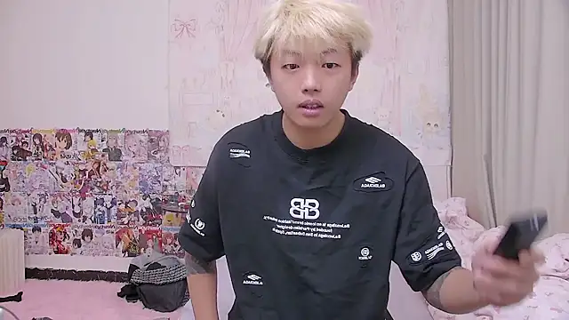 Chocolates-001 online show from 04-26-26, 12:03