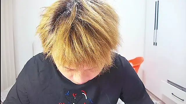 Chocolates-001 online show from 06-18-26, 11:58