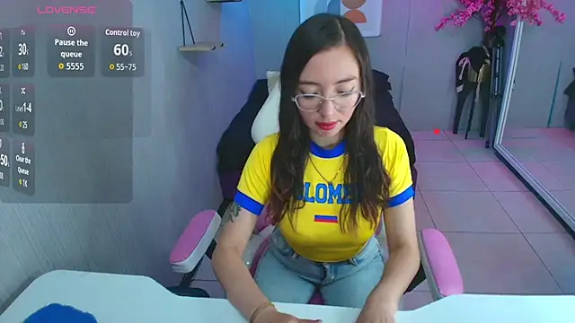 Veronica miiller online show from 06-23-26, 07:12