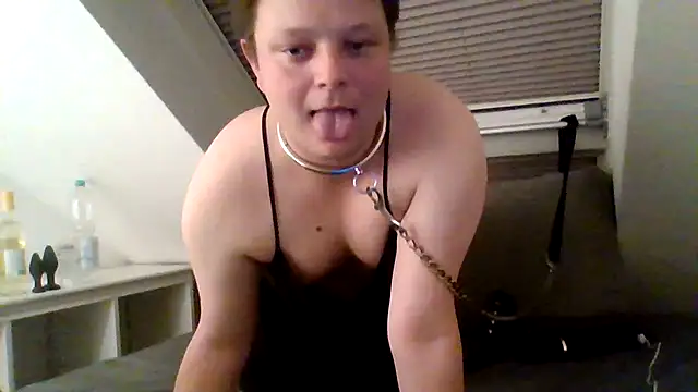 Snapshot of Leylasissyslut chatting on 01-14-26, 06:02 Leylasissyslut online show from 01-14-26, 06:02