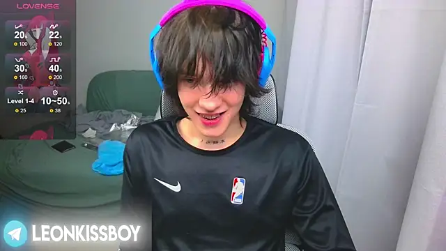 LeonBoykisser online show from 04-16-26, 01:34