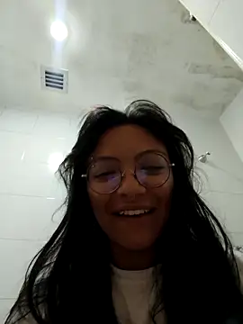 Snapshot of victoriia_thompson chatting on 05-11-26, 04:07 victoriia thompson online show from 05-11-26, 04:07