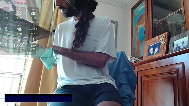 Snapshot of aircum99 chatting on 06-09-26, 12:06 aircum99 online show from 06-09-26, 12:06