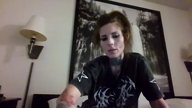 Snapshot of allymoon1369 chatting on 05-12-26, 06:43 allymoon1369 online show from 05-12-26, 06:43
