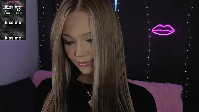 Snapshot of ElsaDivine chatting on 07-19-26, 04:00 ElsaDivine online show from 07-19-26, 04:00