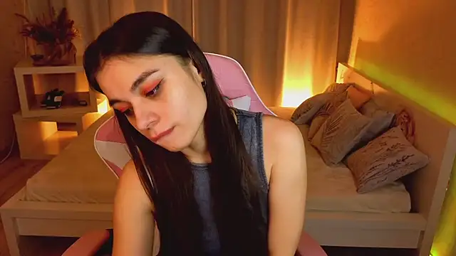 Kim Bless online show from 04-21-26, 01:42