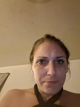 LadySn0w26 online show from 04-21-26, 01:53