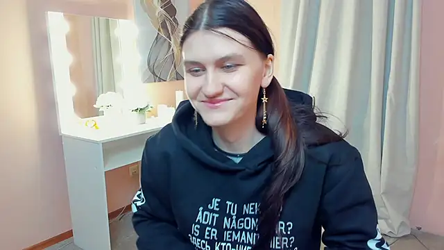 Snapshot of DaniaBimIer chatting on 01-15-26, 08:30 DaniaBimIer online show from 01-15-26, 08:30