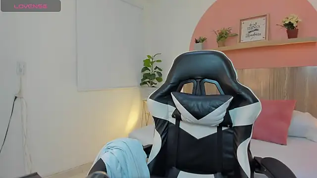 ivette swan online show from 04-16-26, 07:47