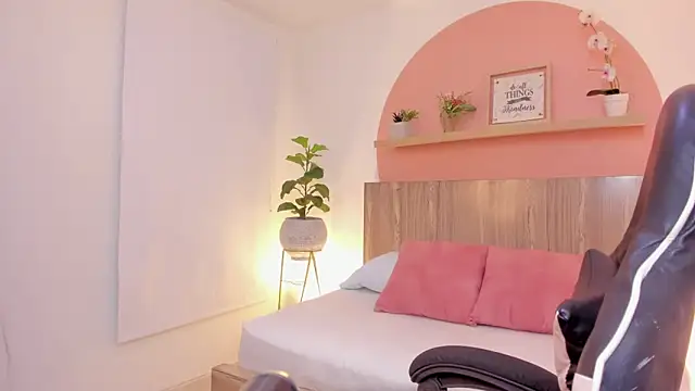 ivette swan online show from 04-21-26, 07:50