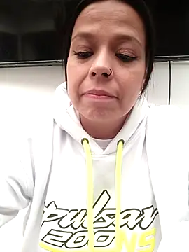 Snapshot of RossyAlvarez chatting on 07-24-26, 01:09 RossyAlvarez online show from 07-24-26, 01:09