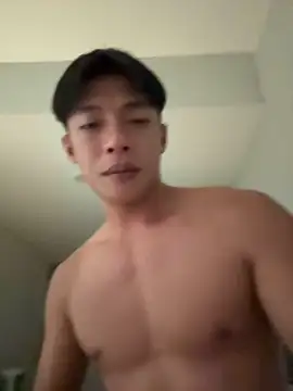 Yooo17 online show from 06-19-26, 06:01