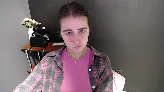 Sunny siren online show from 03-12-26, 01:39