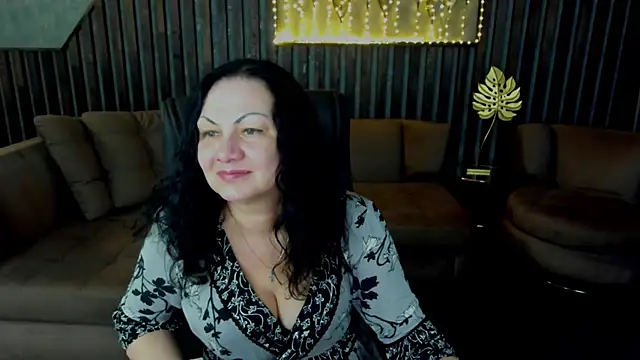 IrissMoon online show from 04-20-26, 05:54