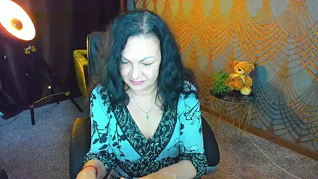 Snapshot of IrissMoon chatting on 05-11-26, 02:45 IrissMoon online show from 05-11-26, 02:45