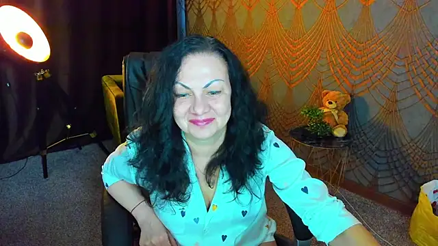Snapshot of IrissMoon chatting on 05-12-26, 05:37 IrissMoon online show from 05-12-26, 05:37